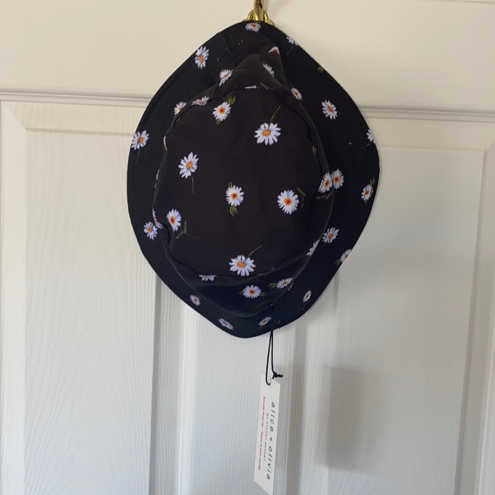 Reversible Daisy Print and Solid White Bucket Hat